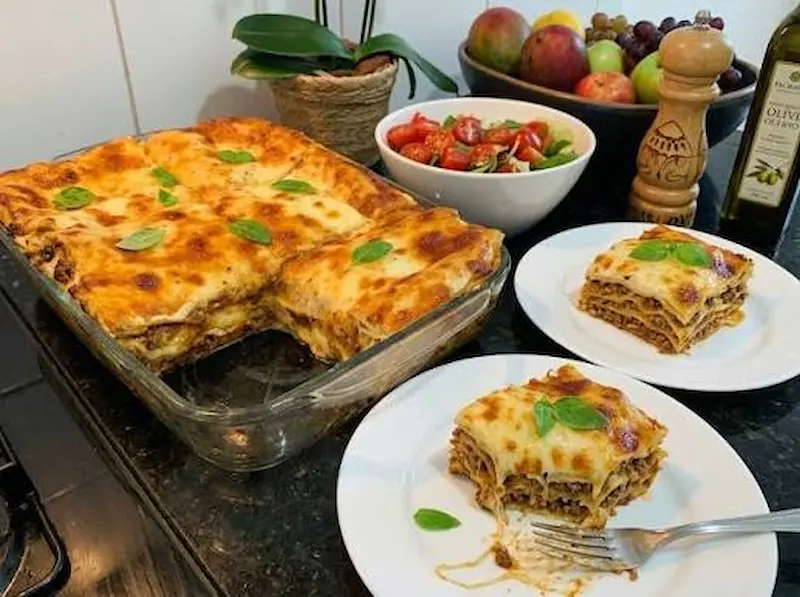 homemade lasagna (cheesy layered perfection)